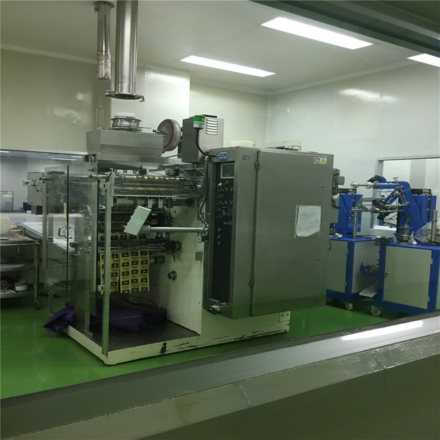  파키스탄 고객이 구입 한 과립 용 다 차선 포장기