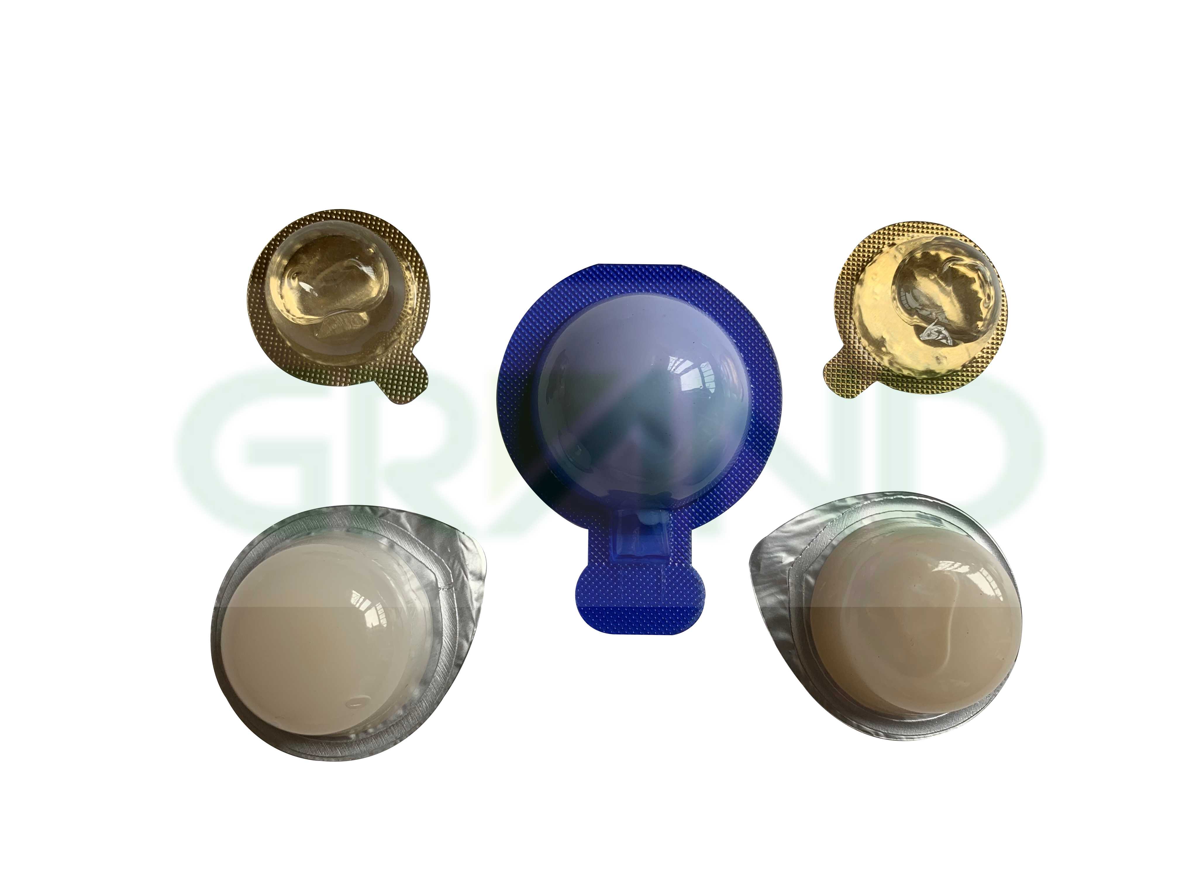  한 번 동안 물집 포장은 얼굴 마스크를 사용합니다