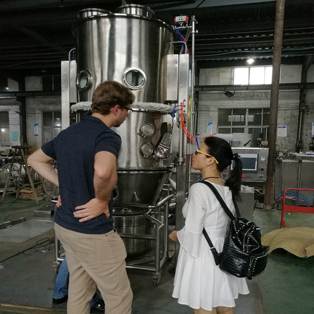 브라질 고객 테스트 및 그가 구입 한 슈퍼 믹서 및 펠렛 타이 저 검사