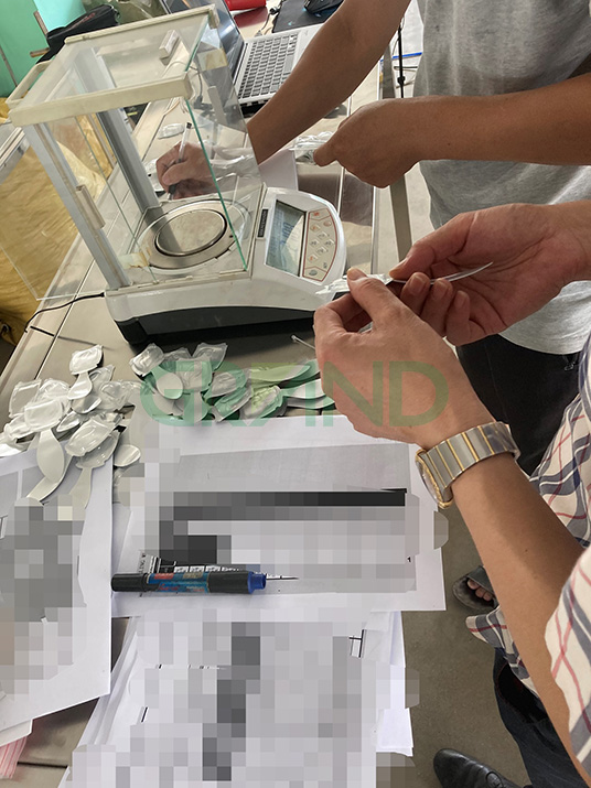 향수 액체 충전 및 밀봉 기계