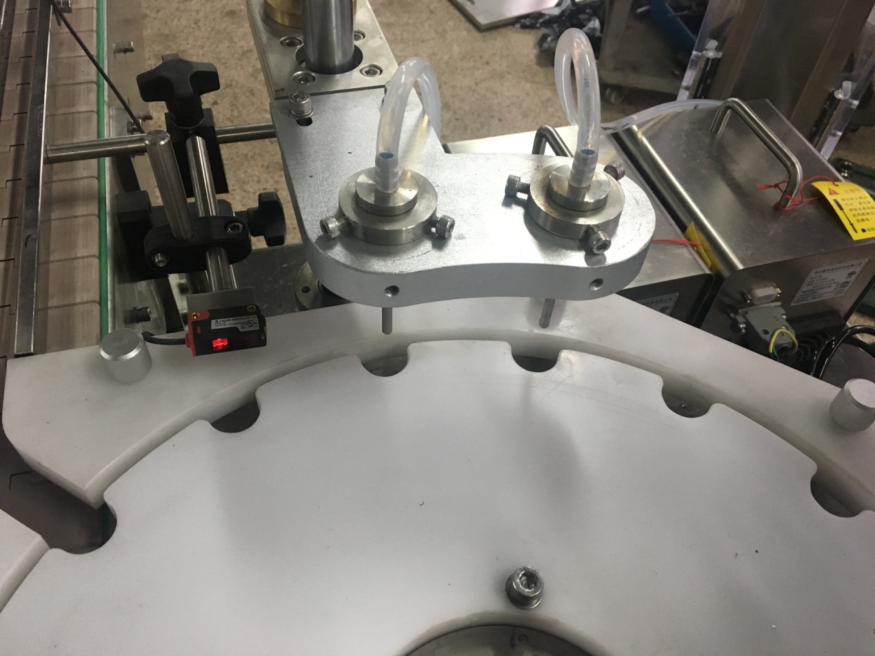 알코올 소독제 병 충전 및 캡핑 machine03