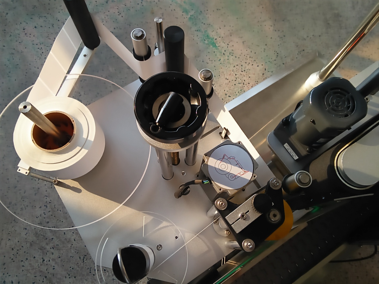 알코올 소독제 병 충전 및 캡핑 머신 10